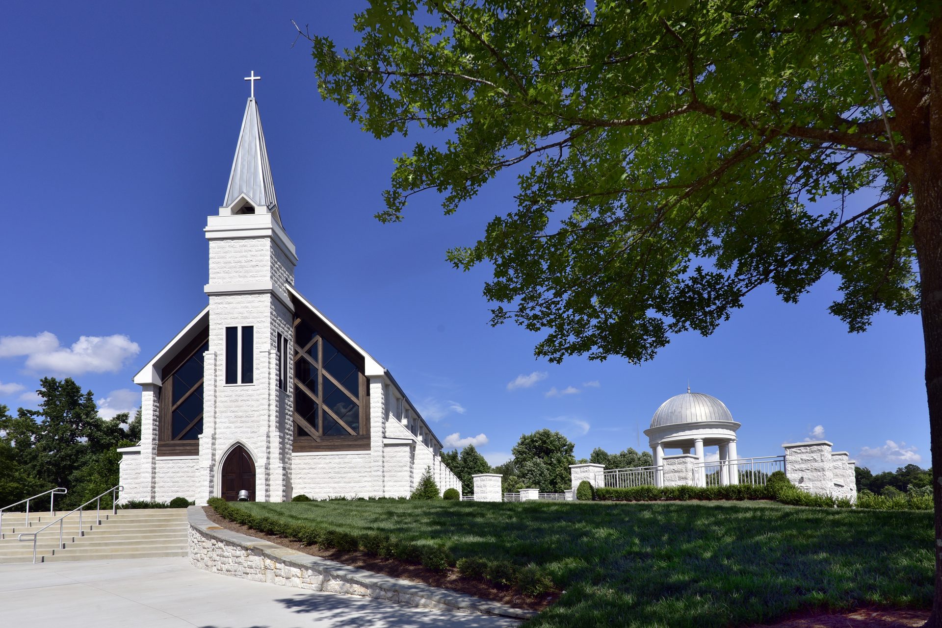 Free Chapel image 2